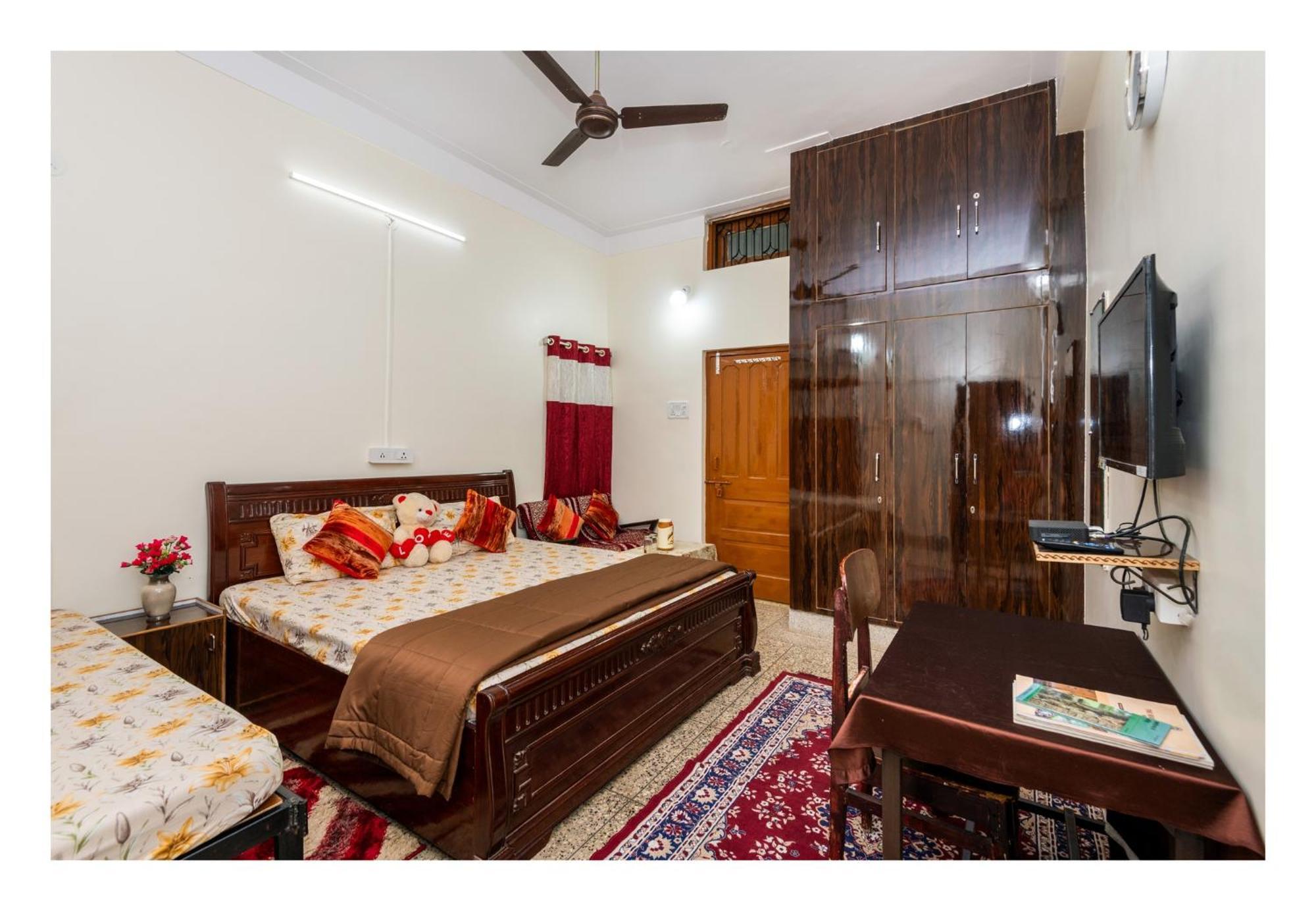 Jaiswal Homestay Джабалпур Экстерьер фото